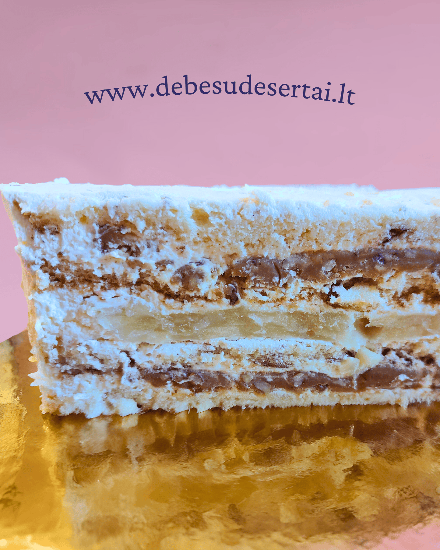 Obuolių-karamelės biskvitinis tortas