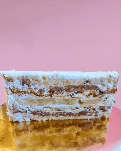 Obuolių-karamelės biskvitinis tortas